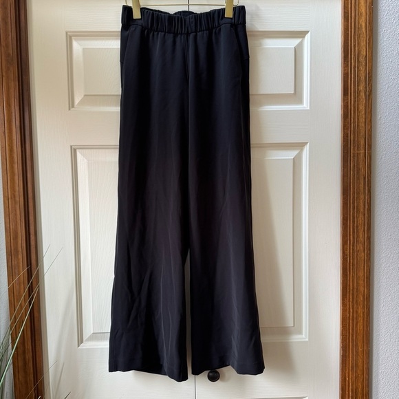 Lululemon On The Fly Wide Leg Woven Casual Pants Women’s size 4 - Picture 2 of 13